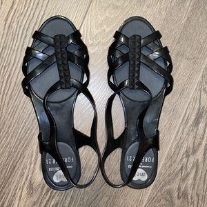 Black jelly flat sandals